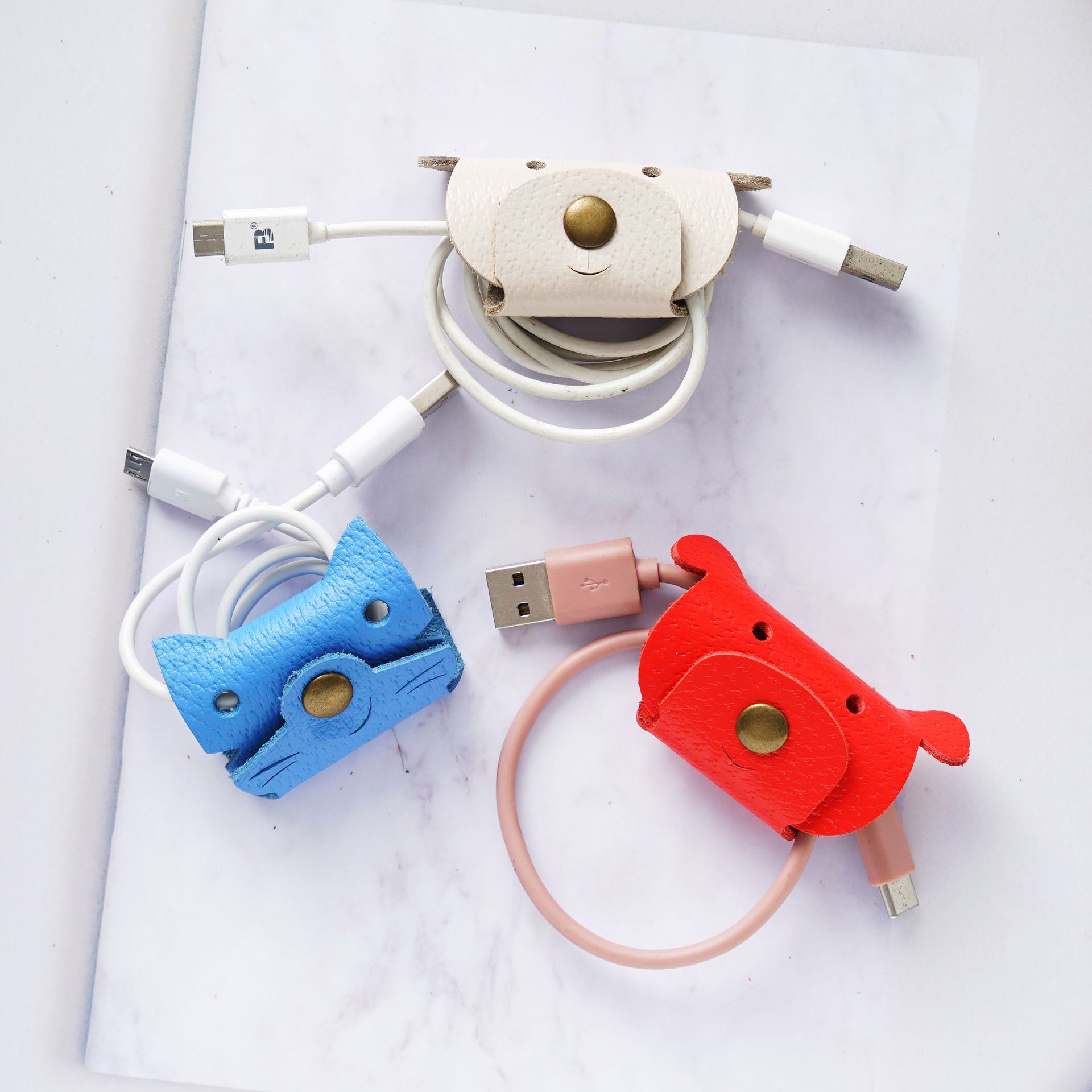 Travel Cable Organizer - フェイクレザー製紛失防止ケーブルオーガナイザークリップ、イヤホンデータケーブルのコンパクトで軽量な収納、日常の旅行に最適