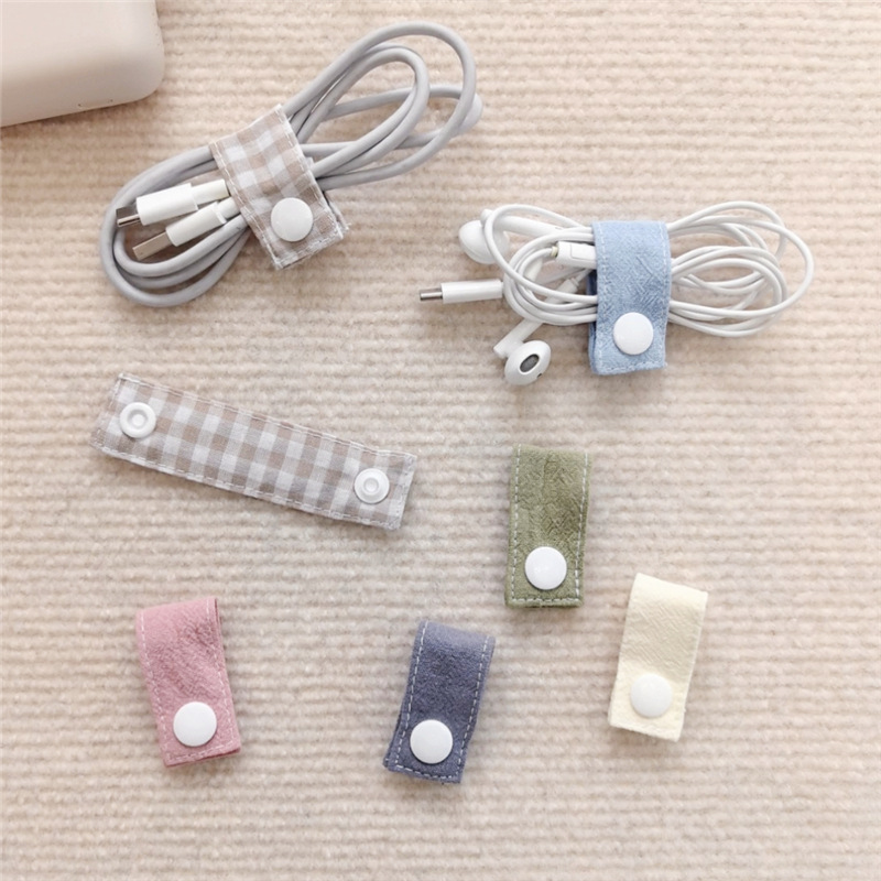 Travel Cable Organizer - ファブリック製ケーブルオーガナイザー 再利用可能なタイ データヘッドフォン充電器用 ポータブルワイヤー管理ラップ デスクや旅行用 調節可能なストラップ