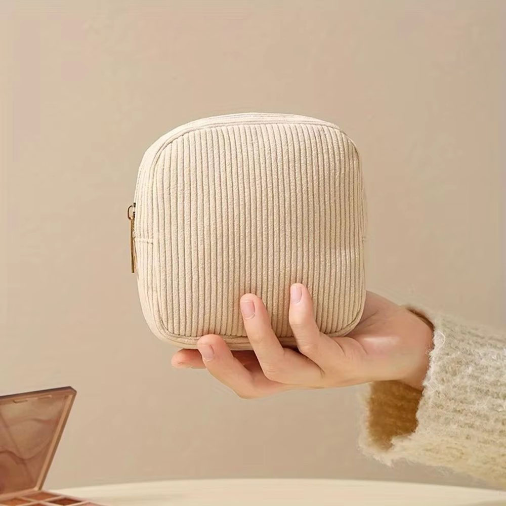 大容量サニタリーパッドバッグ 化粧品・口紅収納バッグ 下着・ - Travel Cable Organizer のレビューと価格